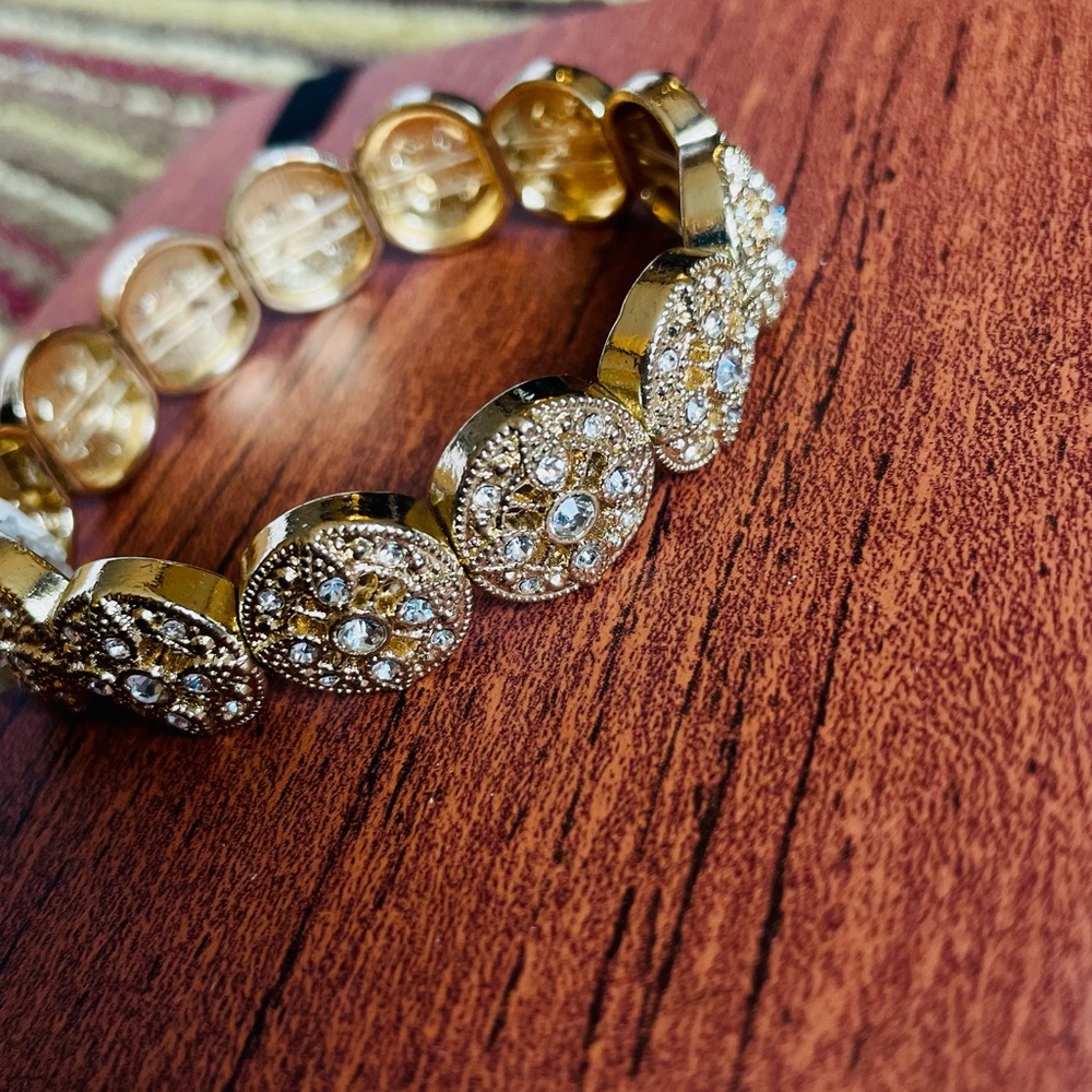 NWT Fine Filigree Gold Stretch Bracelet